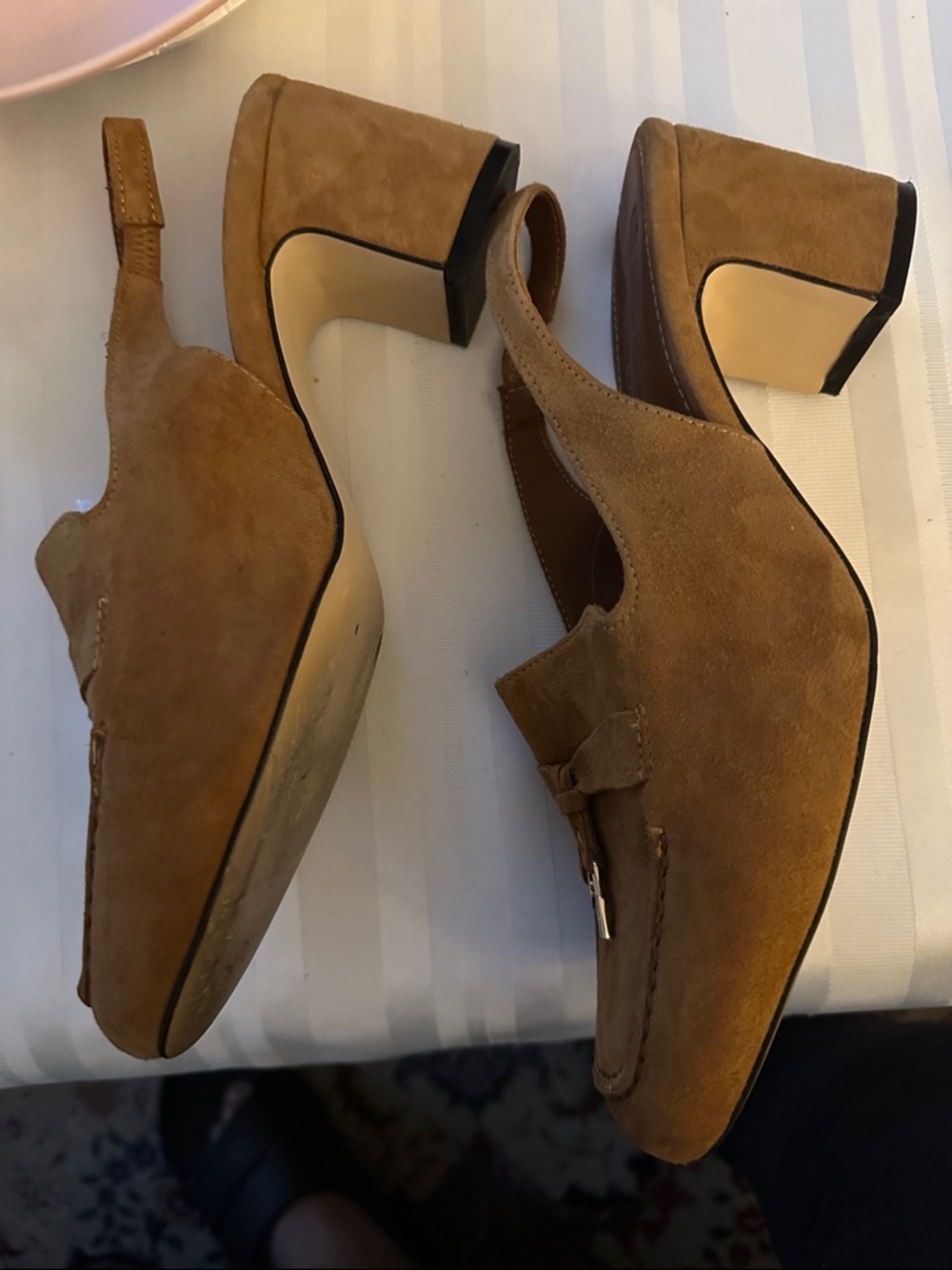Women suede shoes size 40 or 9 American - Picture 2 of 2